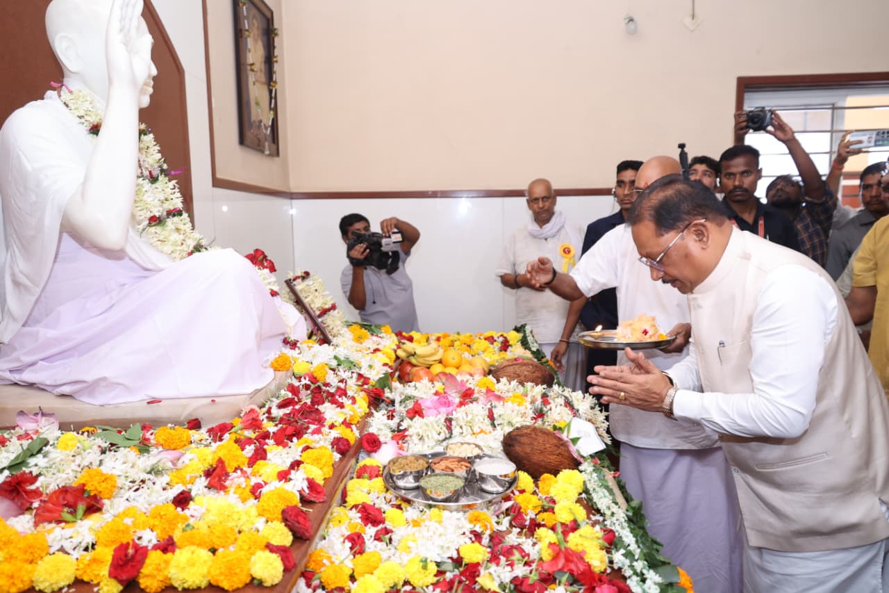 Chief Minister Shri Vishnu Deo Sai visits Aghor Guru Peeth at Banora on Guru Purnima, Seeks Blessings from Baba Priyadarshi Ram